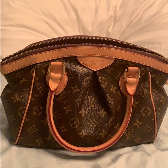 Louis Vuitton Handbags - $1100